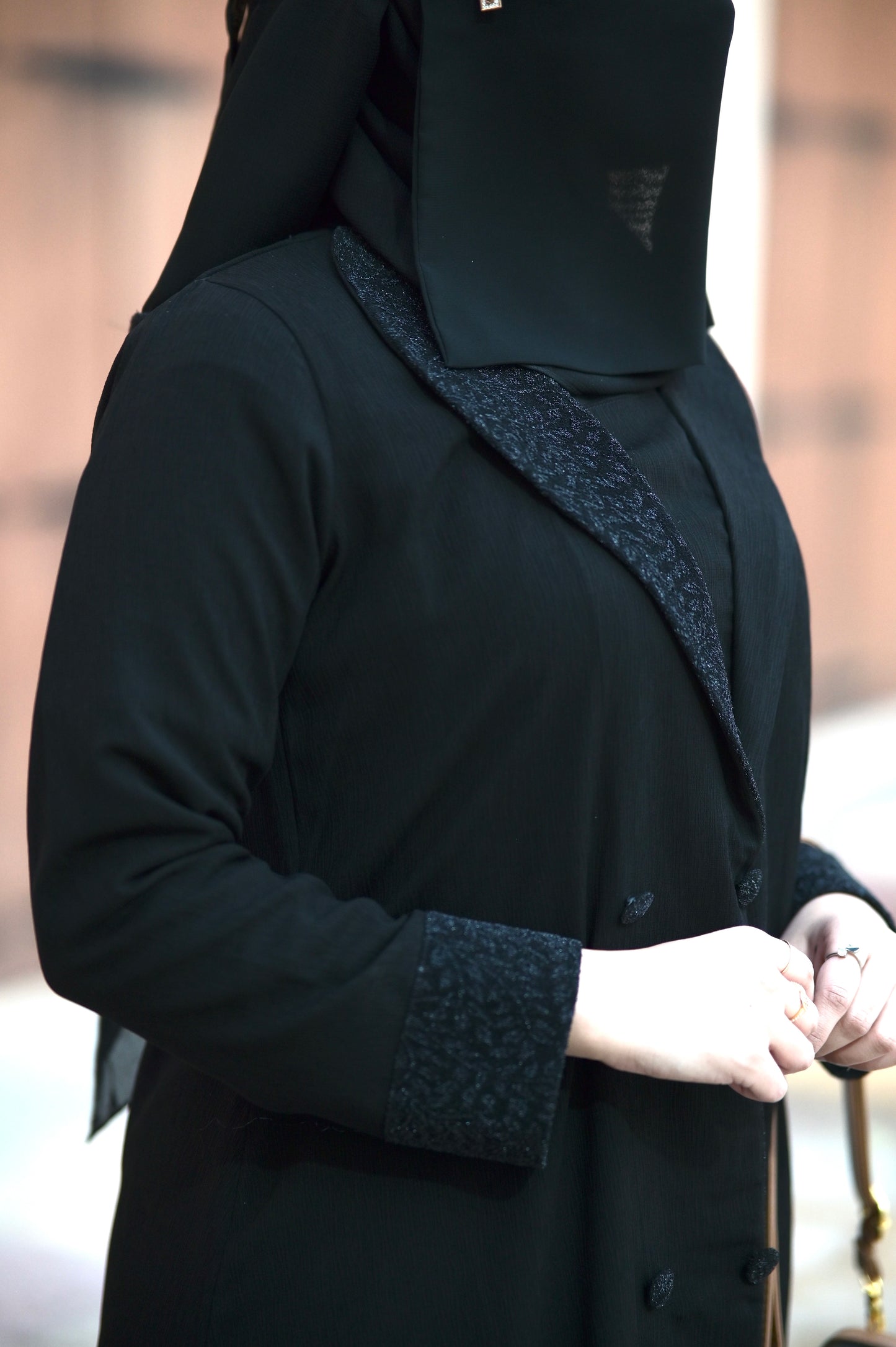 عباية القمر ٢٤٩ ريال