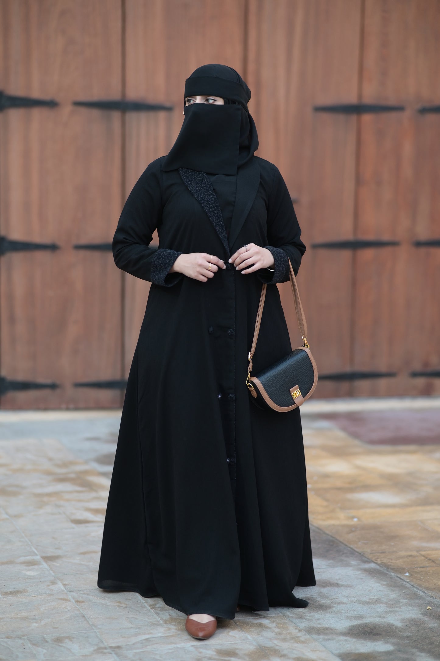 عباية القمر ٢٤٩ ريال